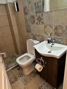 sunmer apartment 1minute from sea, 15 min from the airport ARTEMIS CITY CENTER