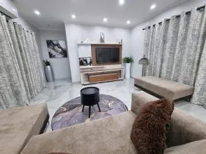 Luxury Secured Apartment - Monavoni