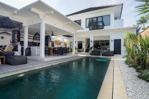 Villa Laut, Sumptuous 4BR Luxury Villa within Walking Distance to Seseh Beach