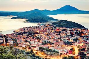 Apartment in Mali Lošinj with terrace, air conditioning (3683-2)