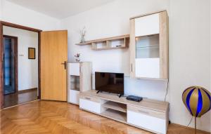 Beautiful Apartment In Sveti Juraj With 2 Bedrooms And Wifi