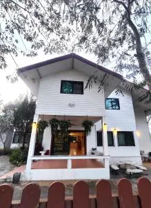 Bann White Chalet Khaoyai - Khao Yai