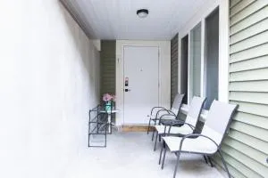 Modern yet comfy 3 bed suite in Surrey - Суррей