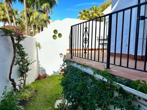 Casa con terraza y hermoso jardín comunal