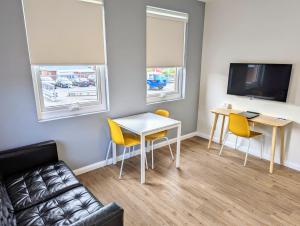 Mayfair Plaza Motel and Apartments