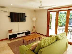 Clovelly Beach House with Pool