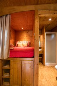 Campings Roulottes et Cabanes de Saint Cerice : photos des chambres