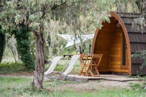 Campings Roulottes et Cabanes de Saint Cerice : photos des chambres