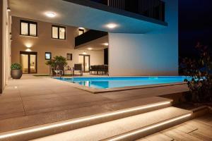Villa Stella, private pool, sleeps 12, Dugi Rat