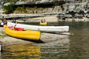 Campings Roulottes et Cabanes de Saint Cerice : photos des chambres