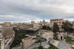 Rabat l.o. MDINA-Designer House THE BEDROOM-TUB
