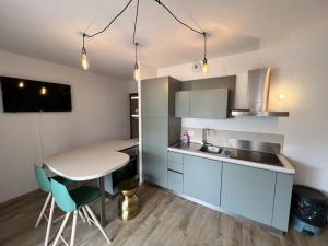 Appartements Superbe studio climatise parking gratuit sur place : photos des chambres