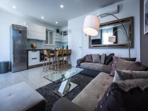 Bleu Villa - Three Bedroom Villa with Balcony and City view