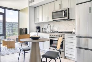 First Hill 1BR w Gym Coworking SEA-453