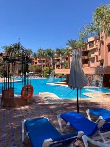 Golden Mile Oasis with Pool & Gym