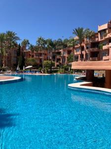 Golden Mile Oasis with Pool & Gym