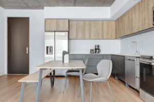 Downtown 1BR w Pool Gym WD nr Staples Center LAX-553