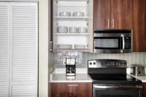 Walnut Creek 1BR w Pool Gym WD nr BART SFO-1040