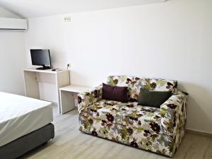 Efrosini Hotel Apartments & Studios