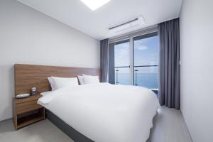 Gangneung Chonpines Ocean Suites Hotel