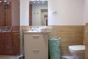 Calle Huertas Coqueto by RegalateMadrid