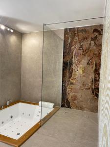 Queen Suite with Spa Bath room in Cannatella's Mansion