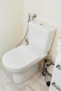 Top-hill stunning view 2 bdr apt with swimming pool