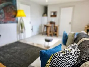 Cozy Modern Home - Perfect Stays - upto 6 guests - Exhall