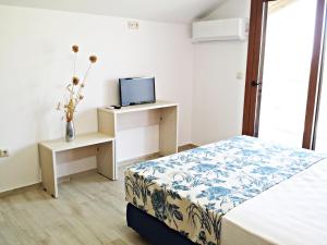 Efrosini Hotel Apartments & Studios