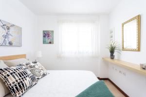 Live Faro Poris House with beautiful sea views