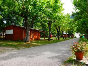 Maisons de vacances Mobile home at the foot of the Beille plateau, nature campsite by the river : photos des chambres