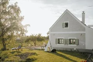 Pince a hegyen - Mencshely