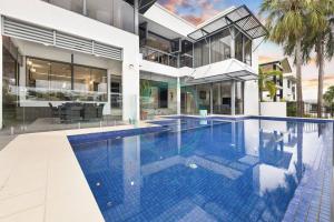 ZenLux: 4BR Bayview Mansion Infinity Pool + Cinema