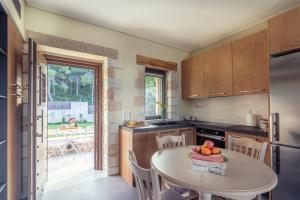 Villa Kalamos Sea View and Pool nearby Athens