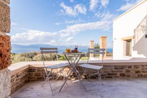 Villa Kalamos Sea View and Pool nearby Athens