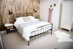 The Barn House - Swimming Pond,Jacuzzi,Chicks!