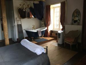 B&B / Chambres d'hotes Chateau Gros Puy, Petit Chateau chambre d'hote : photos des chambres