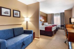 Queen Suite with Two Queen Beds - Non-Smoking room in Comfort Suites Florence Shoals Area