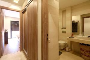 APP. Traversant au GUELIZ + Piscine sur le toit