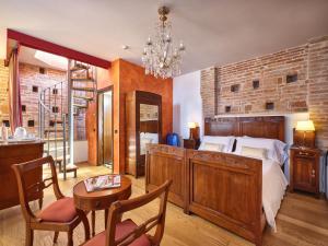 Suite with Terrace room in Hotel Villa Malaspina