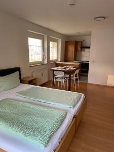 Apartment FIVE - EP Ticket Garantie