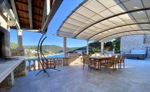 Villa FJERA - sea view, hot tubs, terrace, BBQ