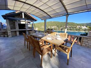 Villa FJERA - sea view, hot tubs, terrace, BBQ