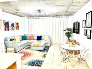 Beautiful 1BD 1BTH at Midblock FREE PARKING