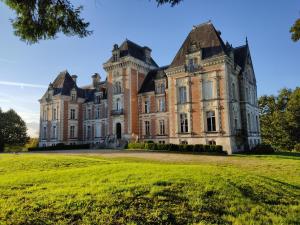 Chambres d'hôtes au château de Puycharnaud