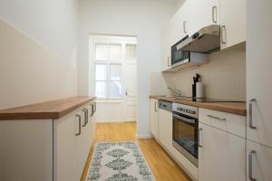 Modern apartment near Belvedere Castle