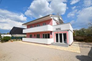 Apartments and Rooms Letizia - 4hvězdičkové hotely ve městě Dobrinj