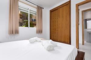 Home2Book Bright Apartment with Pool & Terrace