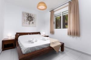 Home2Book Bright Apartment with Pool & Terrace