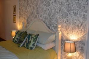 B&B / Chambres d'hotes Chateau Gros Puy, Petit Chateau chambre d'hote : photos des chambres